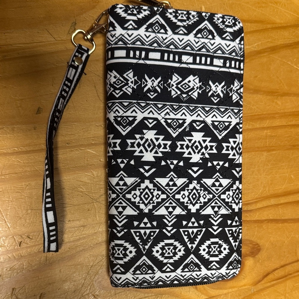 Source Unknown Black and White Patterned Key & Card Holder